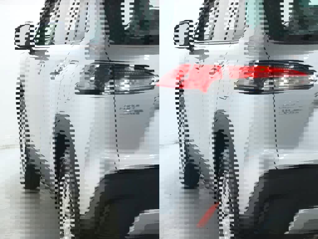 Used 2023 Toyota Corolla Cross L image 38