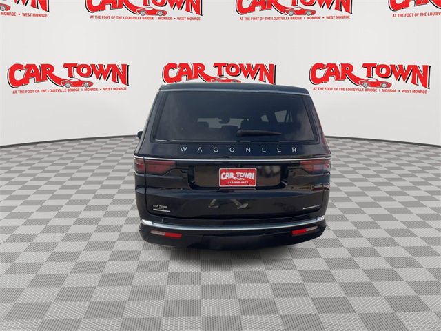 Used 2023 Jeep Wagoneer L Series III w/ Preferred Equipment Group image 7