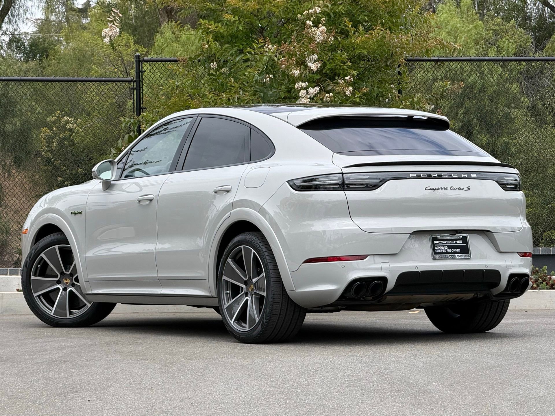 Certified 2022 Porsche Cayenne Turbo S AWD/4WD image 3