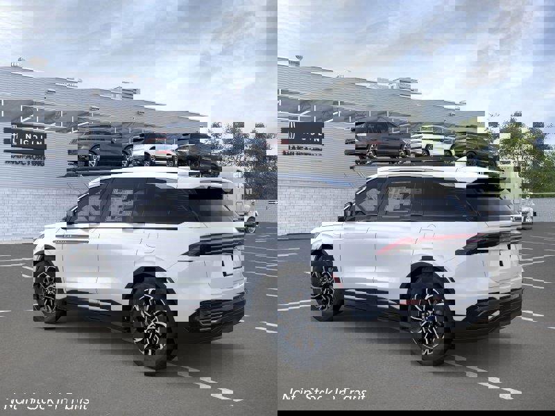 New 2026 Lincoln Nautilus Premier AWD/4WD image 4