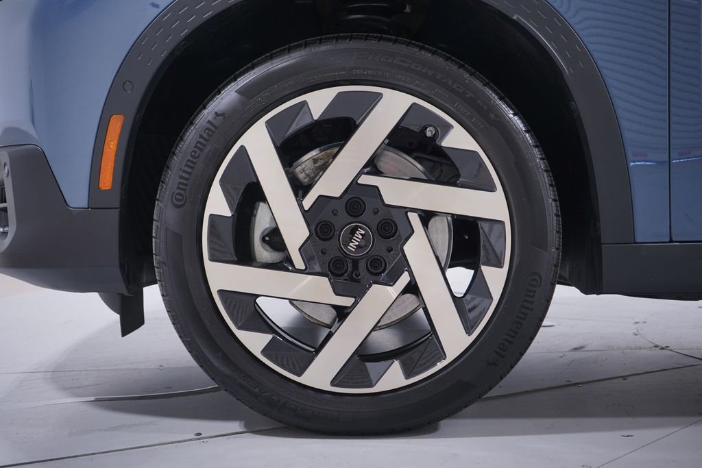 Used 2025 MINI Cooper Countryman SE w/ Comfort Package Max image 2