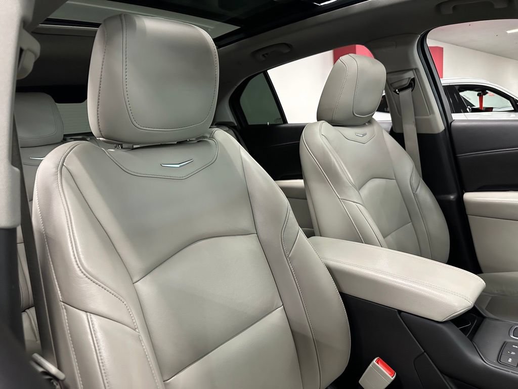 Used 2019 Cadillac XT4 Premium Luxury w/ Cold Weather Package FWD image 31