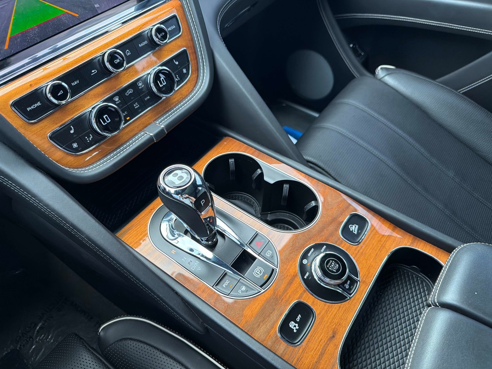 Used 2022 Bentley Bentayga AWD/4WD image 45