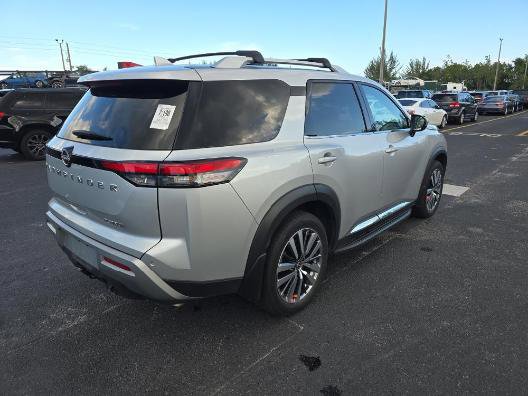 Used 2022 Nissan Pathfinder Platinum w/ Lighting Package (N93) FWD image 3