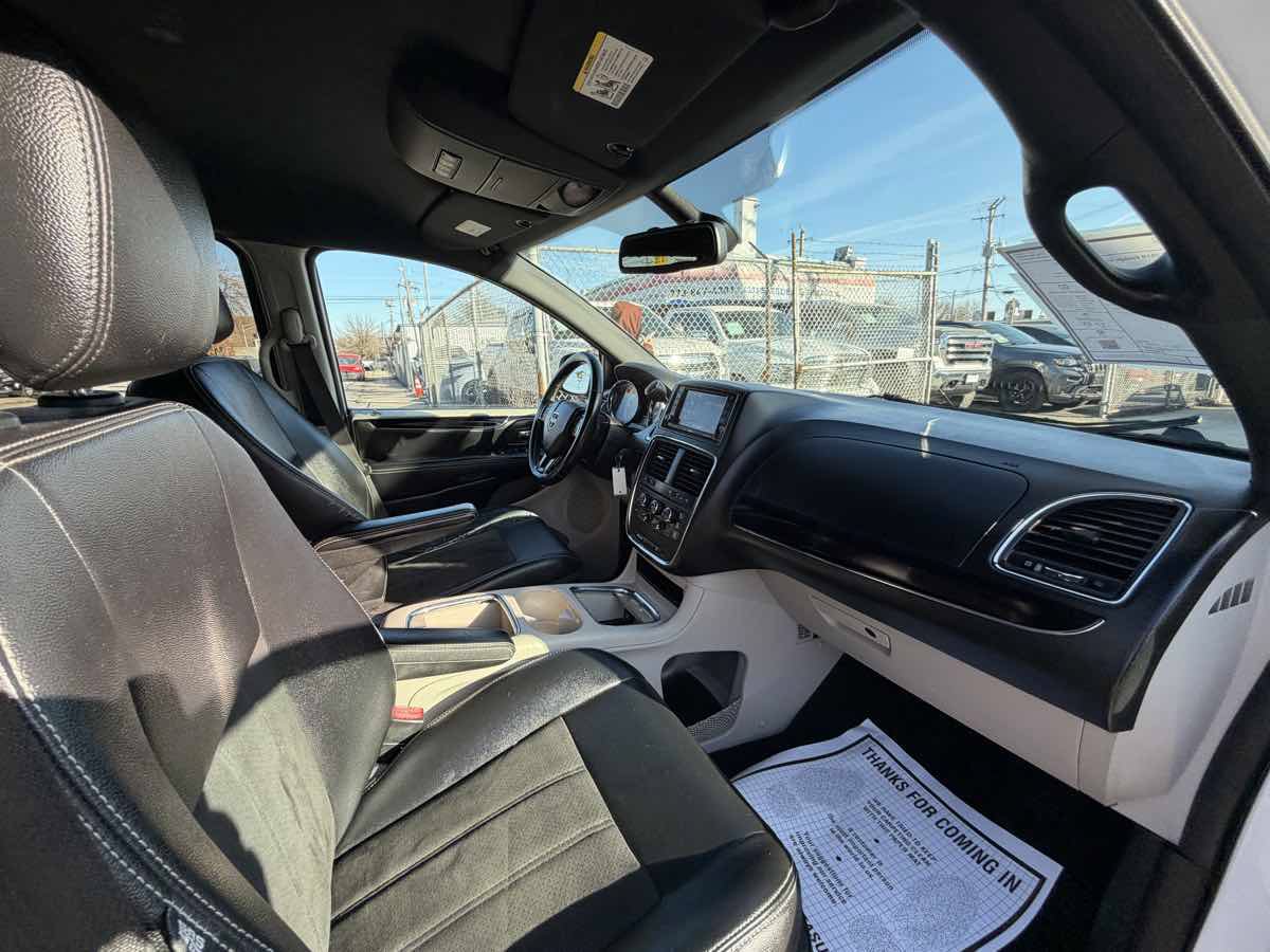Used 2019 Dodge Grand Caravan SXT FWD image 23