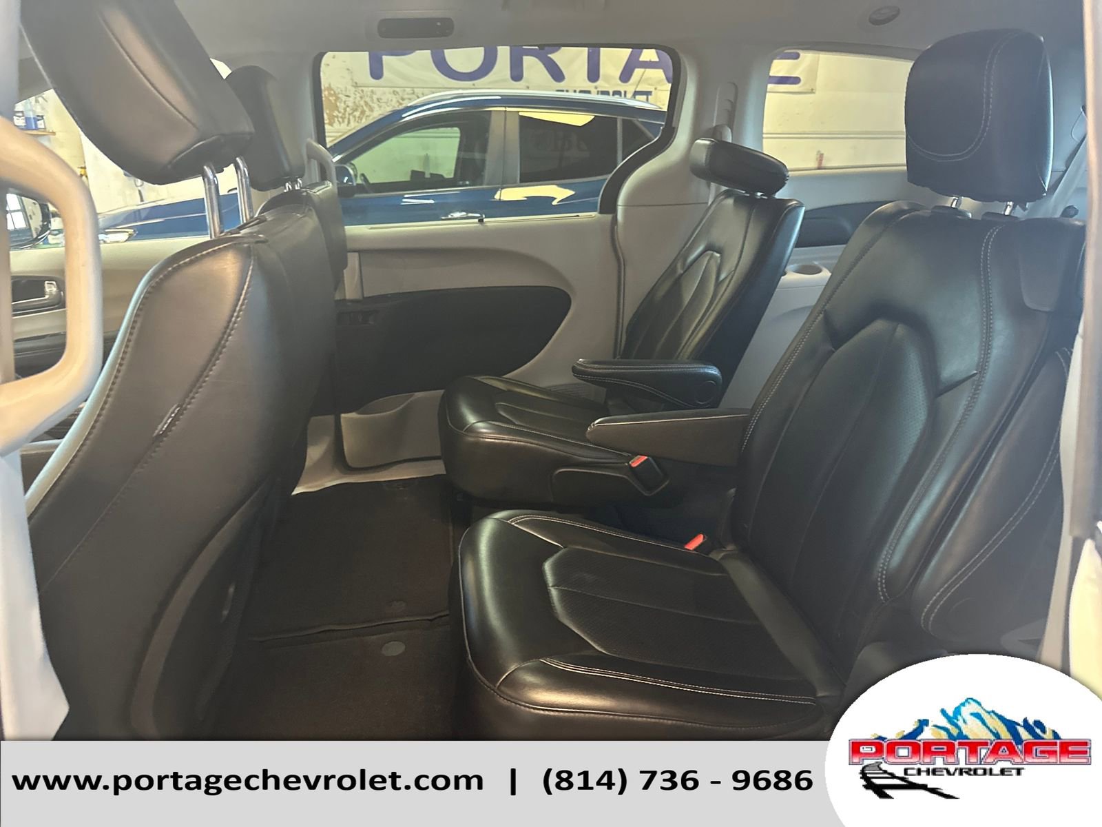 Used 2024 Chrysler Pacifica Touring-L image 27