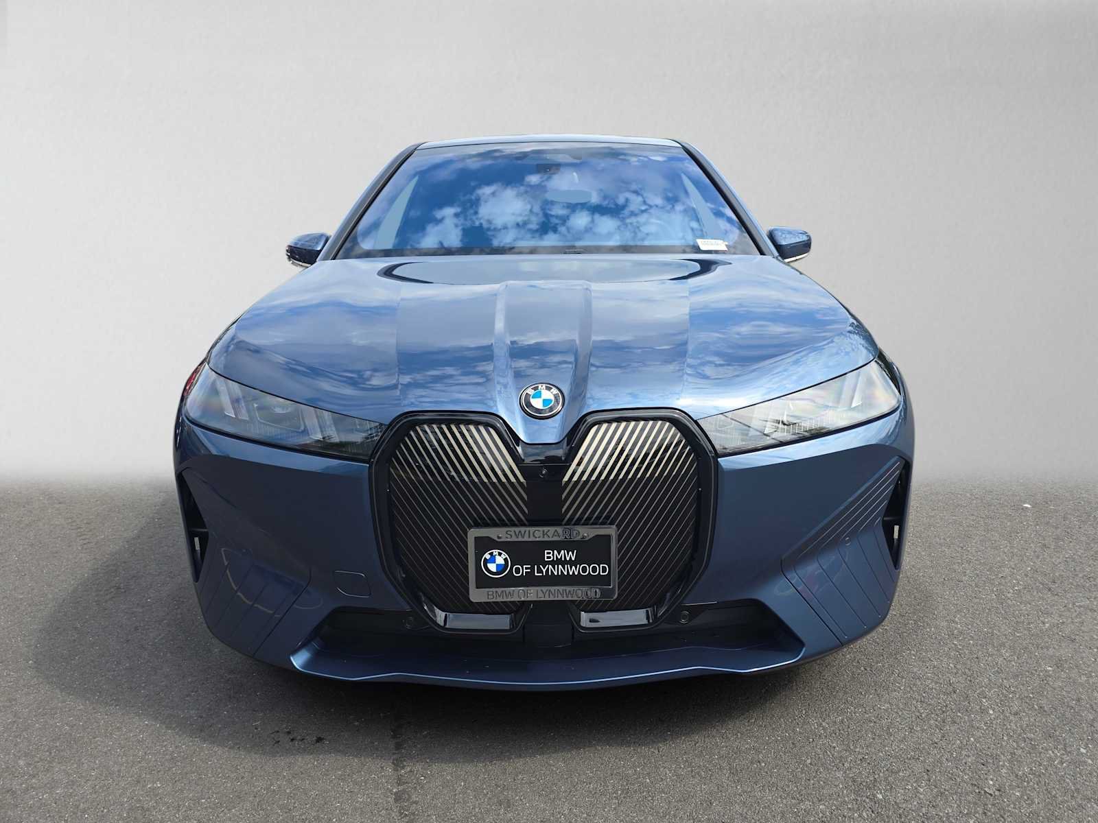 Used 2026 BMW iX xDrive60 w/ Executive Package AWD/4WD image 8