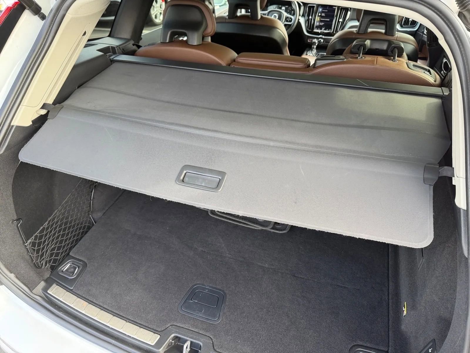 Used 2018 Volvo XC60 T6 Momentum w/ Convenience Package image 21