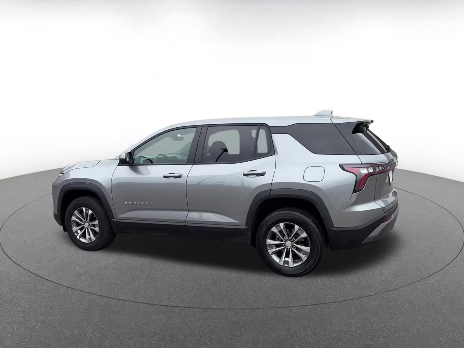Used 2025 Chevrolet Equinox LT FWD image 10