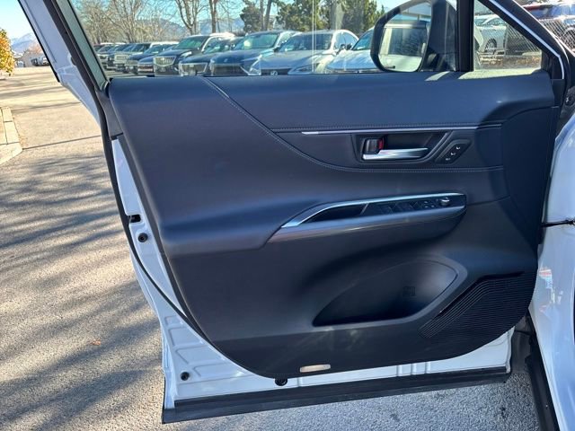 Used 2024 Toyota Venza XLE image 11