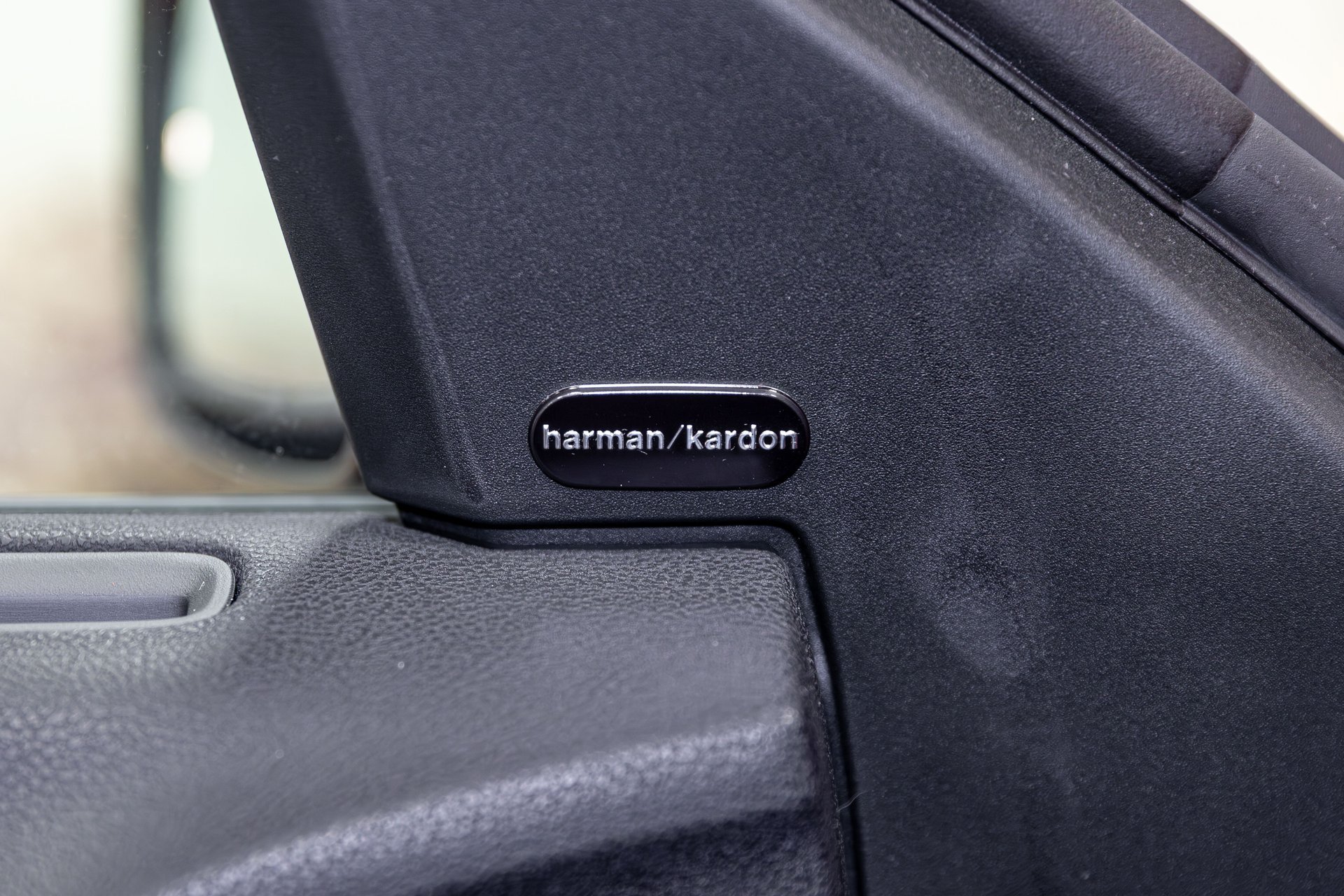 Used 2018 Dodge Charger SRT Hellcat w/ Harman/Kardon Audio Group RWD image 26
