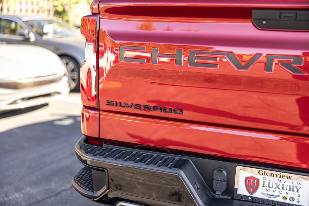 Used 2021 Chevrolet Silverado 1500 Custom Trail Boss w/ LPO, Dark Essentials Package AWD/4WD image 13