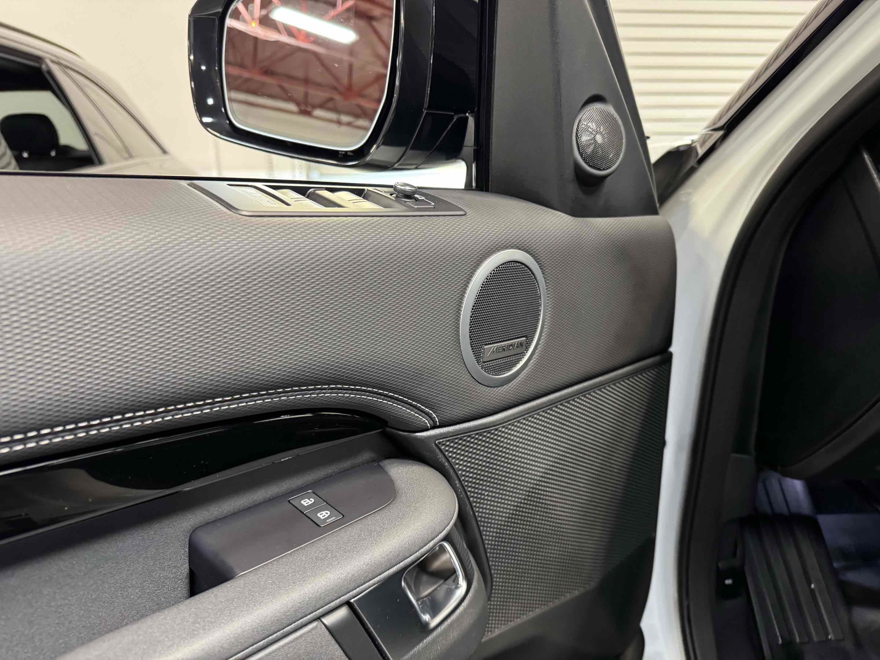 Used 2021 Land Rover Discovery S R-Dynamic image 66