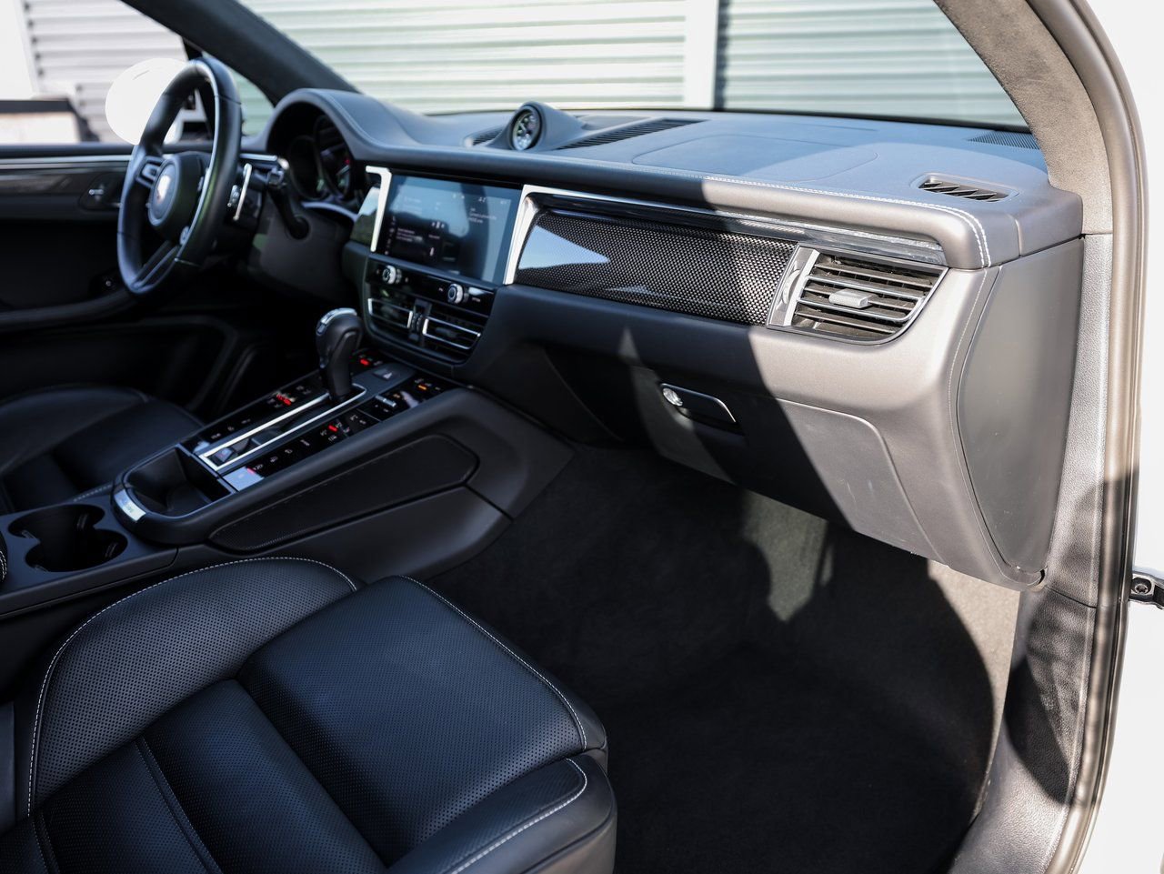 Certified 2022 Porsche Macan GTS image 28