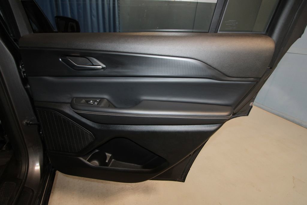 Used 2024 Jeep Grand Cherokee L Laredo image 27