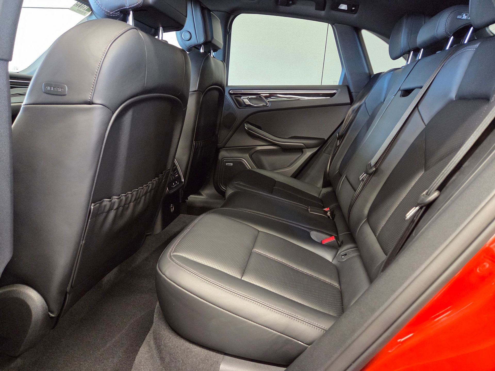 Certified 2025 Porsche Macan AWD/4WD image 11