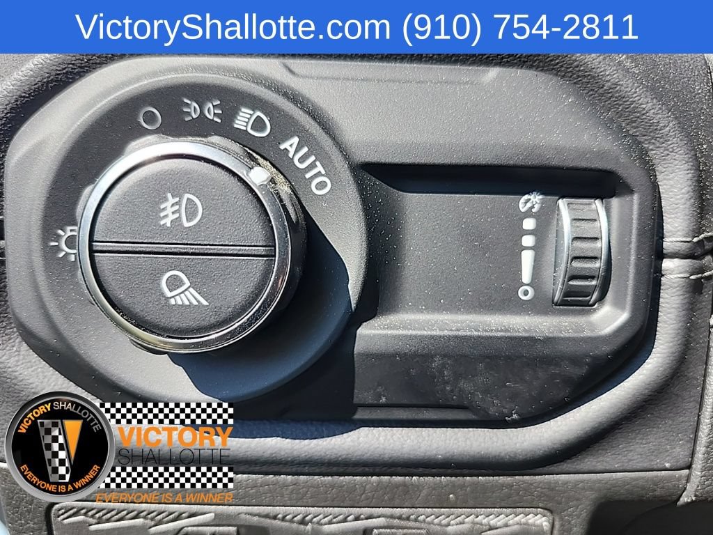 Used 2024 Jeep Gladiator Mojave w/ Technology Group AWD/4WD image 14