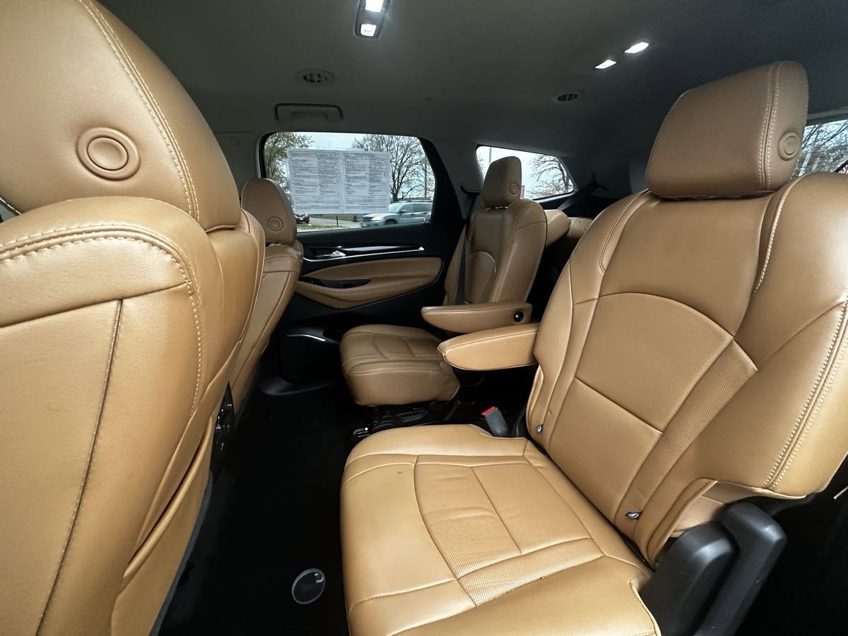 Used 2018 Buick Enclave Essence image 14