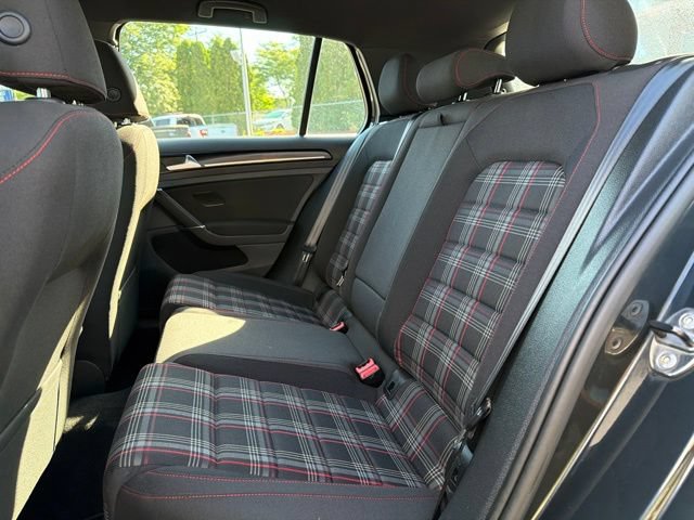 Used 2017 Volkswagen Golf 4-Door FWD image 9