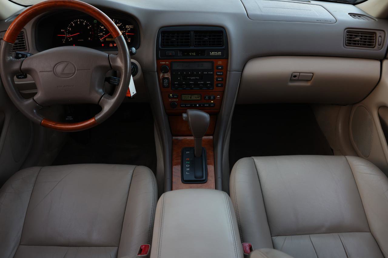 Used 2000 Lexus ES 330 image 2