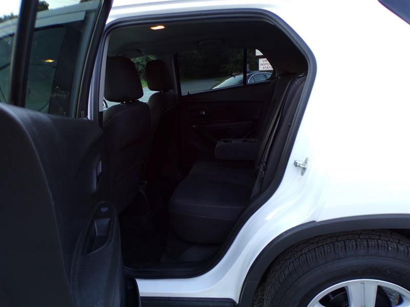Used 2020 Chevrolet Trax LS w/ Fleet Convenience Package FWD image 26