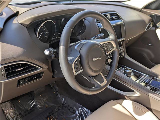 Used 2020 Jaguar F-PACE Prestige image 10