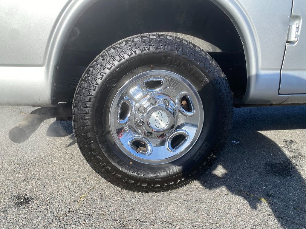 Used 2017 Chevrolet Express 2500 LS image 30