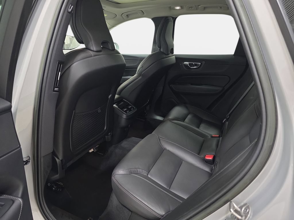 Used 2022 Volvo XC60 B5 Inscription w/ Advanced Package AWD/4WD image 12