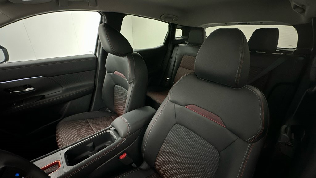 New 2026 Nissan Kicks SR w/ Cold Weather Package image 9