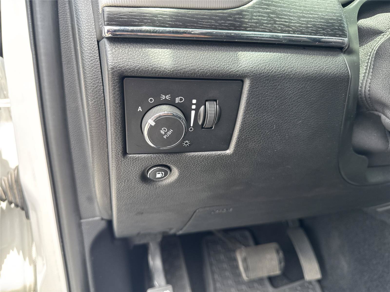 Used 2021 Jeep Grand Cherokee Summit AWD/4WD image 19
