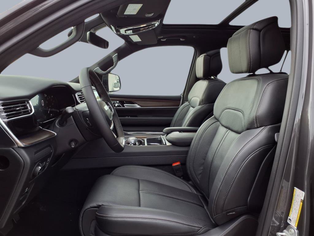 New 2025 Jeep Grand Wagoneer 4WD image 15
