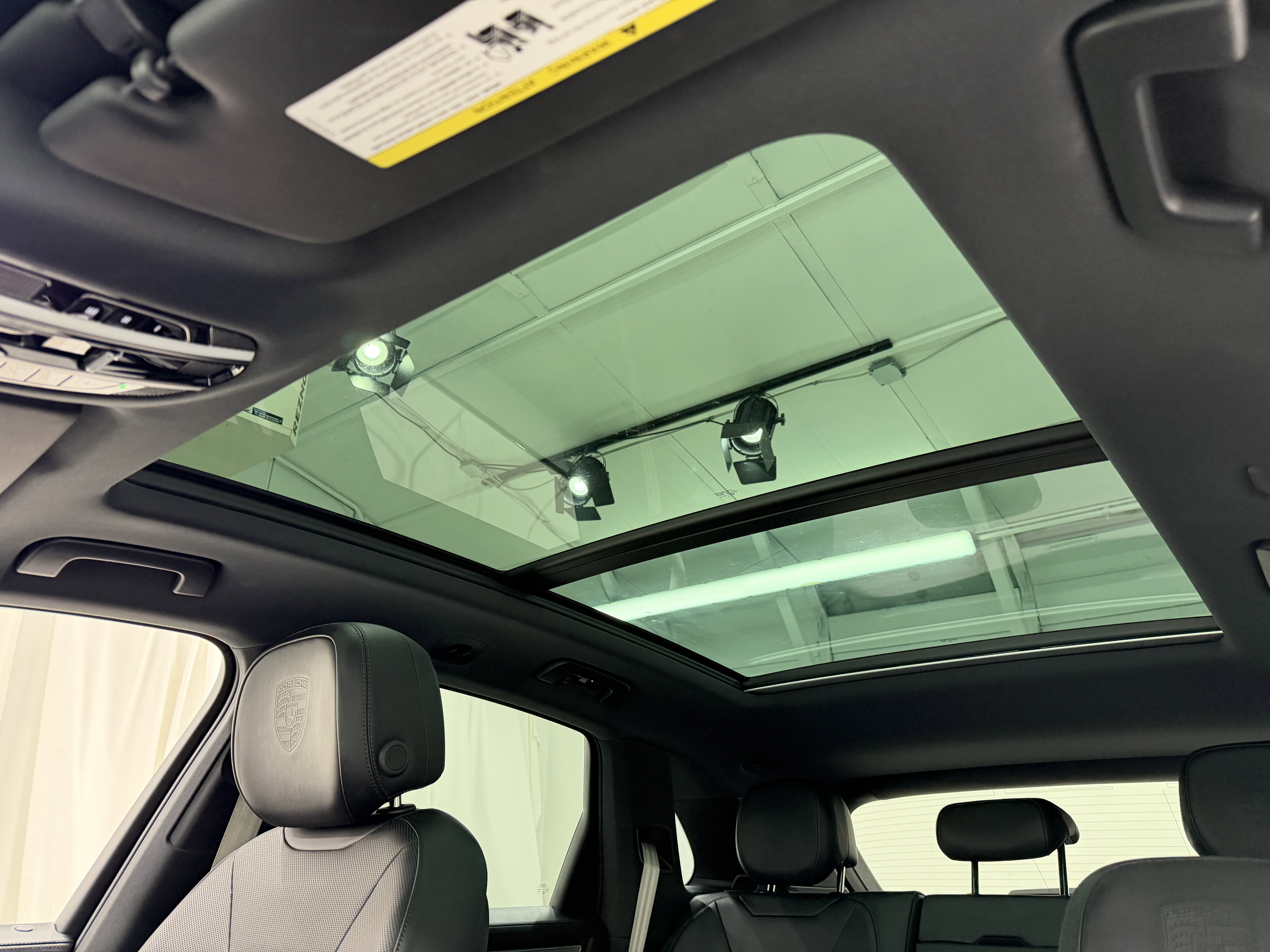 Certified 2022 Porsche Cayenne Platinum Edition image 37