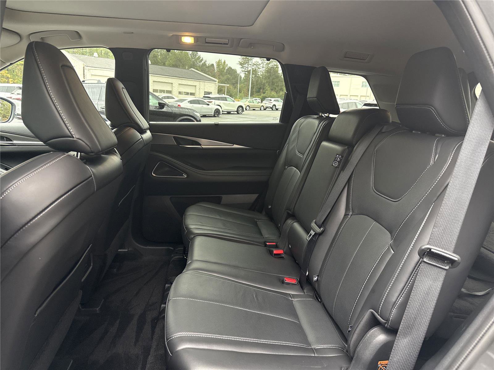 Certified 2025 INFINITI QX60 Luxe image 9