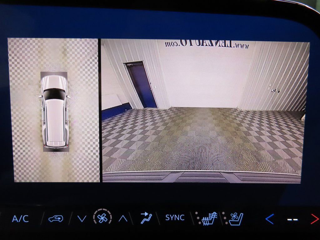 Used 2025 Chevrolet Suburban Premier image 19