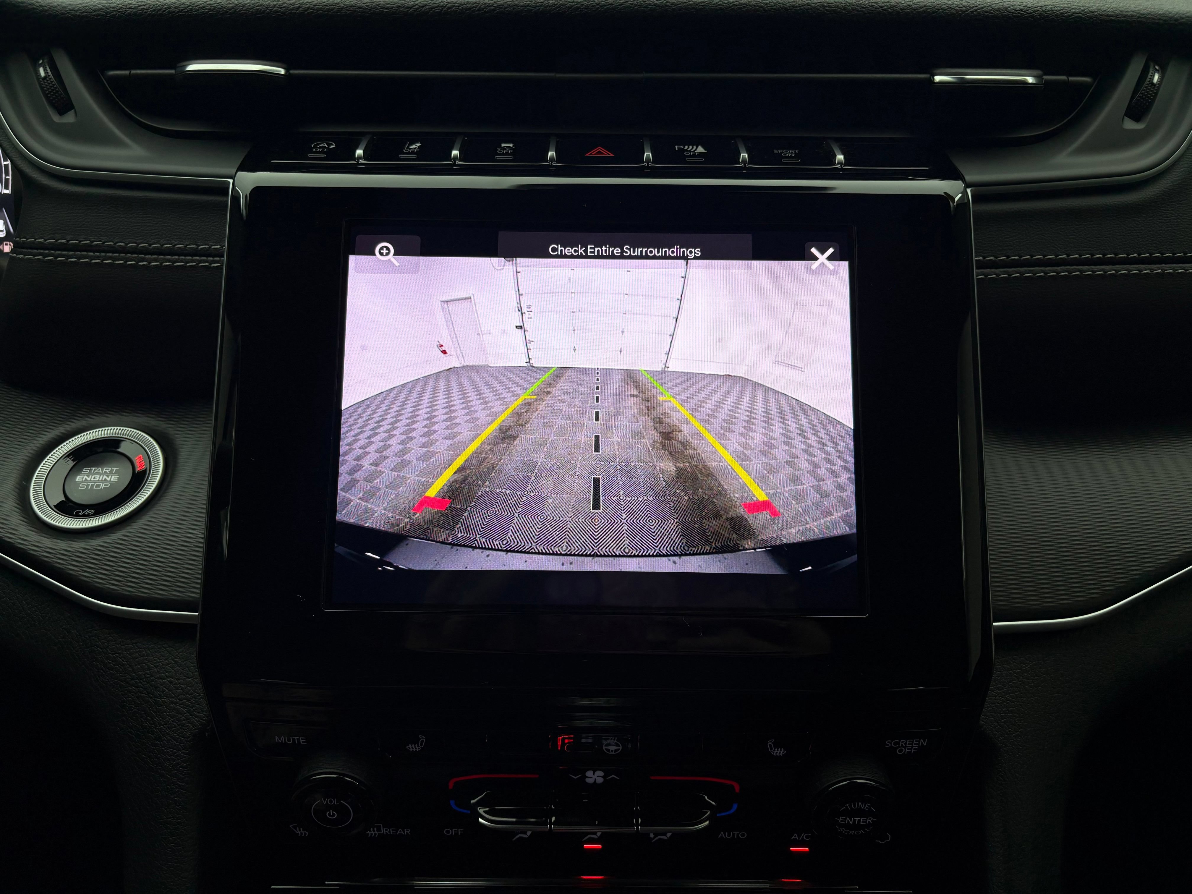 Used 2025 Jeep Grand Cherokee Altitude AWD/4WD image 4