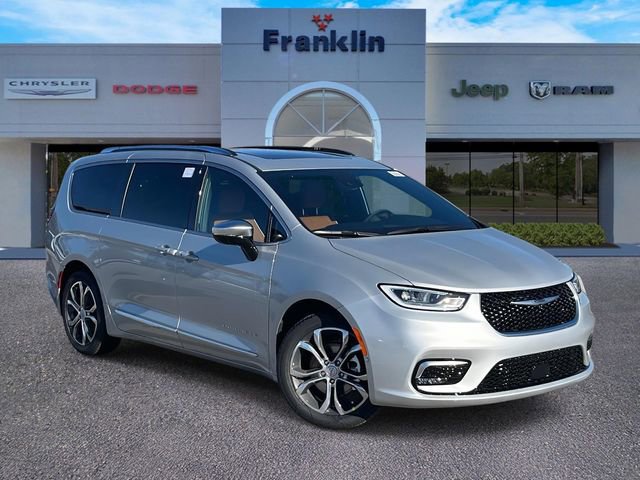 New 2026 Chrysler Pacifica Pinnacle w/ Trailer Tow Group FWD image 1