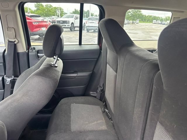 Used 2016 Jeep Patriot Latitude FWD image 16