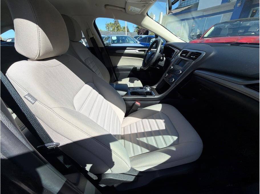 Used 2018 Ford Fusion S FWD image 17