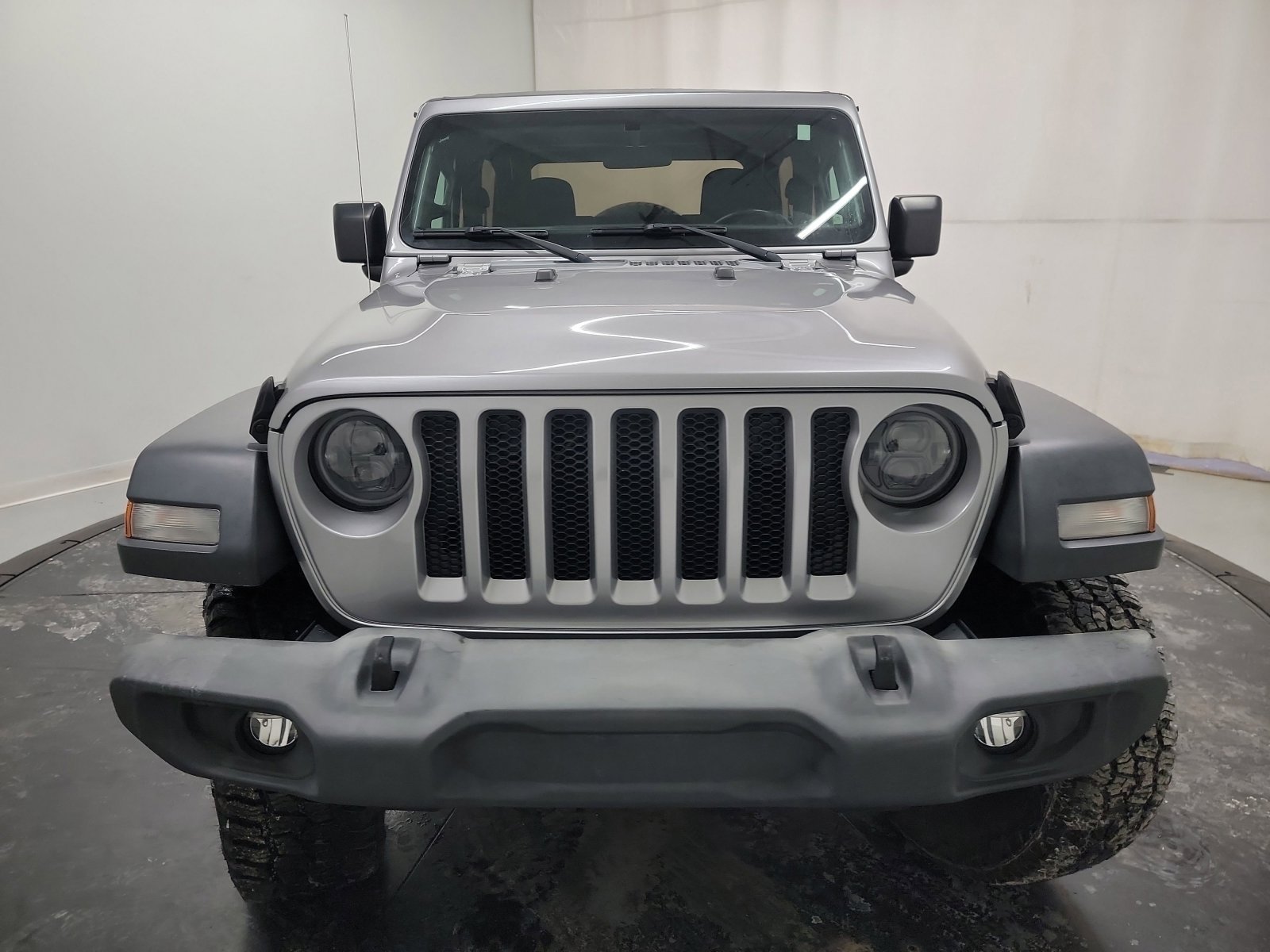 Used 2018 Jeep Wrangler Sport image 2