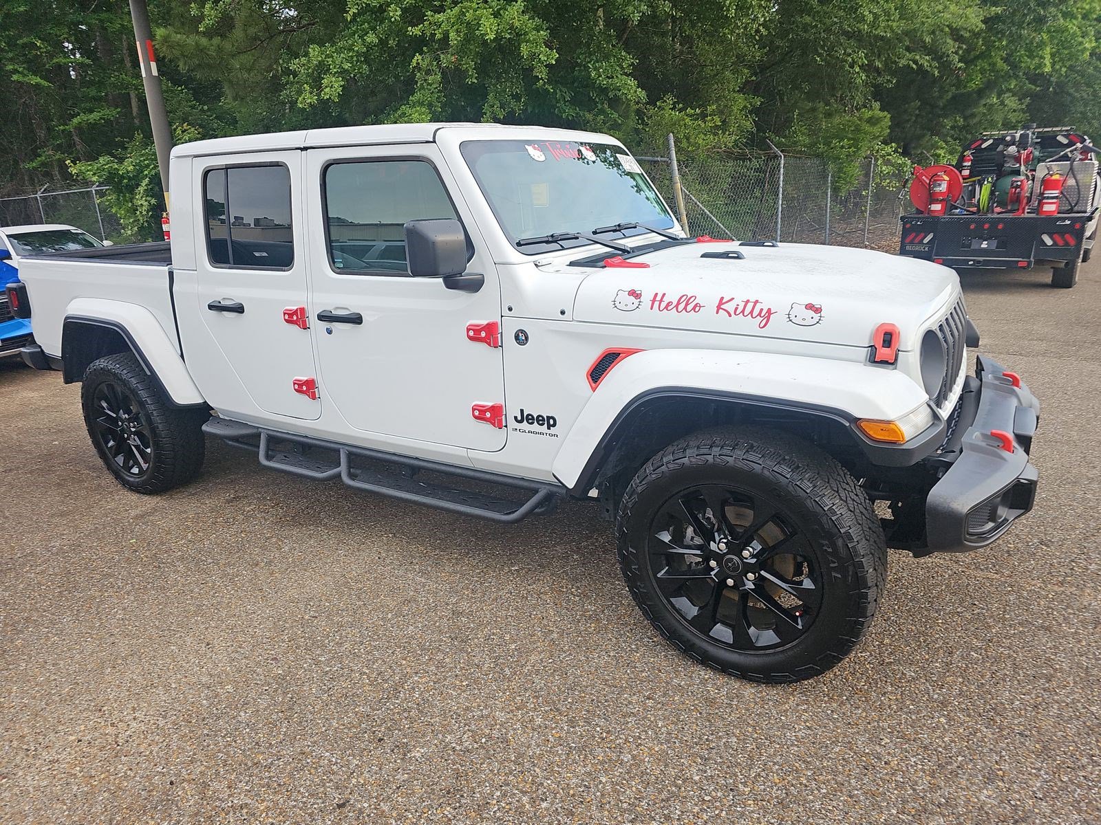 Used 2025 Jeep Gladiator Mojave AWD/4WD image 3