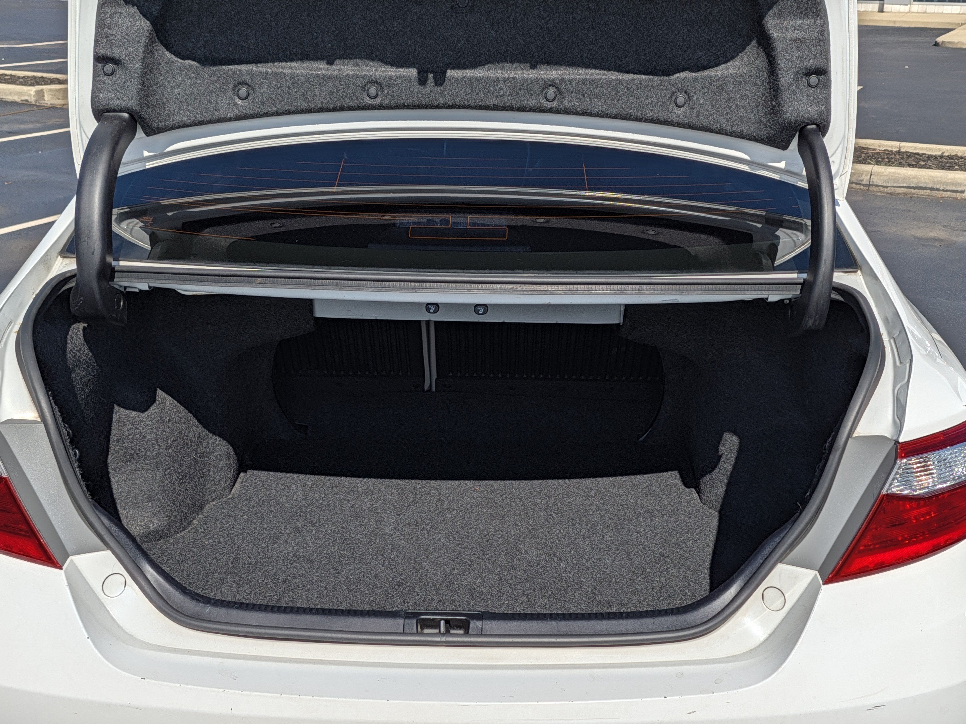 Used 2015 Toyota Camry SE w/ Moonroof Package FWD image 24