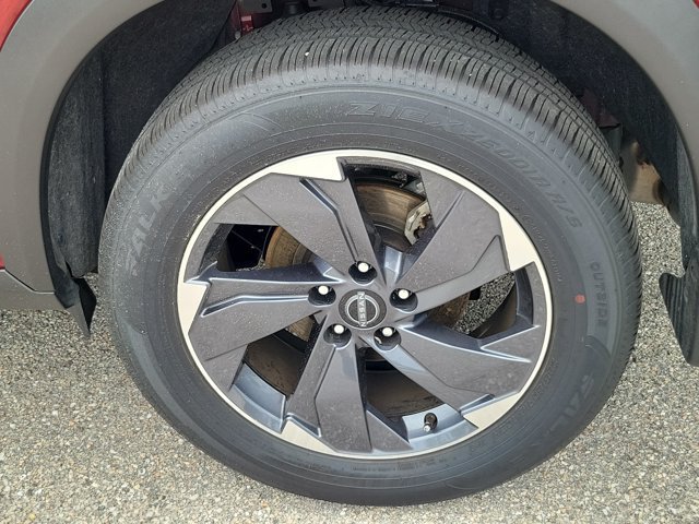 Certified 2026 Nissan Rogue SV FWD image 9