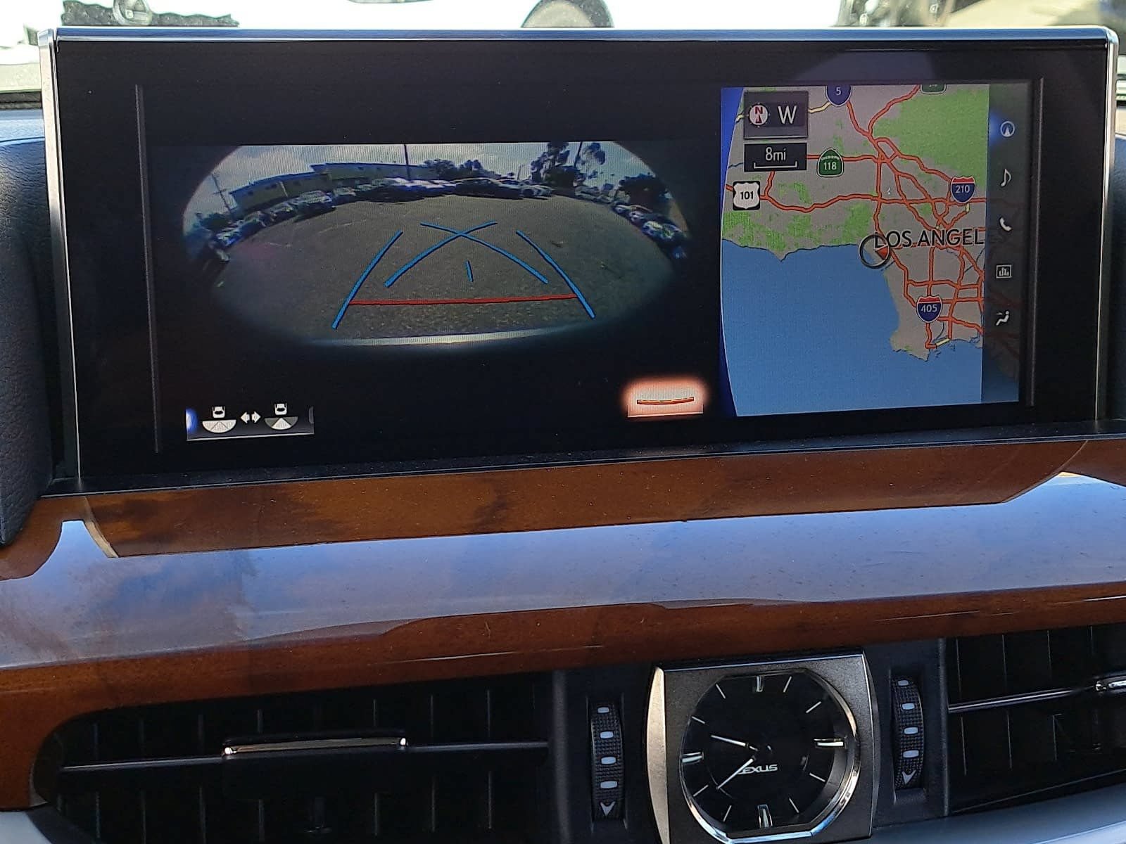Used 2019 Lexus LX 570 4WD w/ Luxury Package image 26