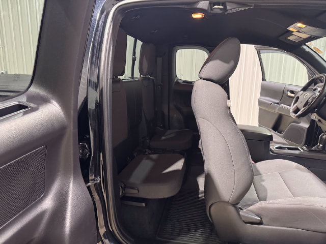Used 2018 Toyota Tacoma TRD Sport AWD/4WD image 25