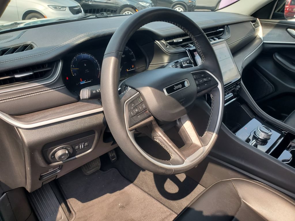 Used 2023 Jeep Grand Cherokee L Limited AWD/4WD image 10