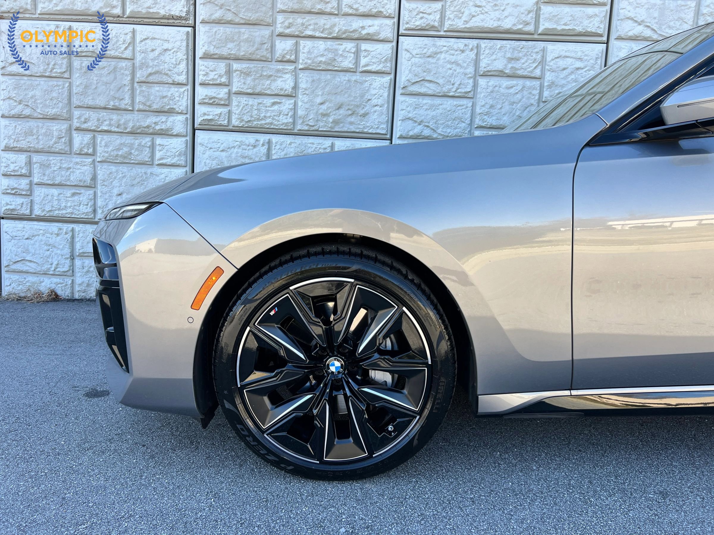 Used 2023 BMW 740i image 9