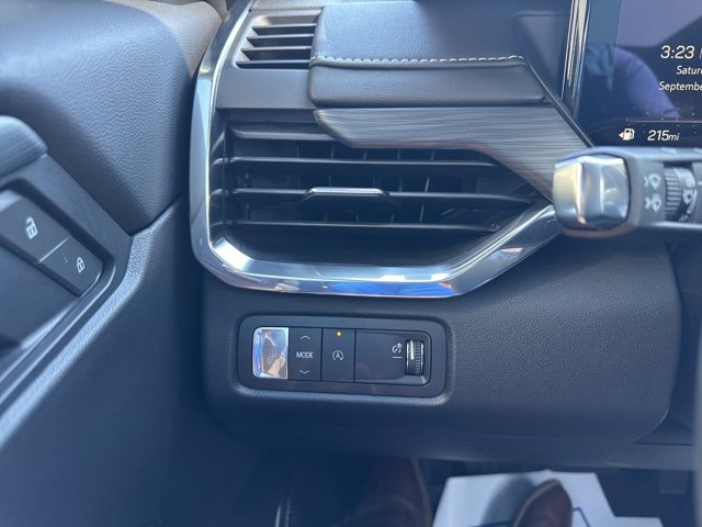 Used 2025 GMC Acadia Elevation w/ Elevation Premium Package image 32