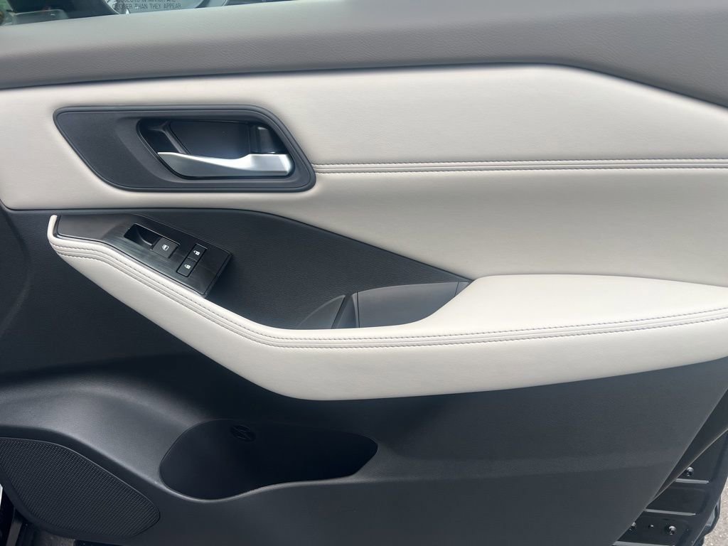 New 2026 Nissan Rogue SV image 25
