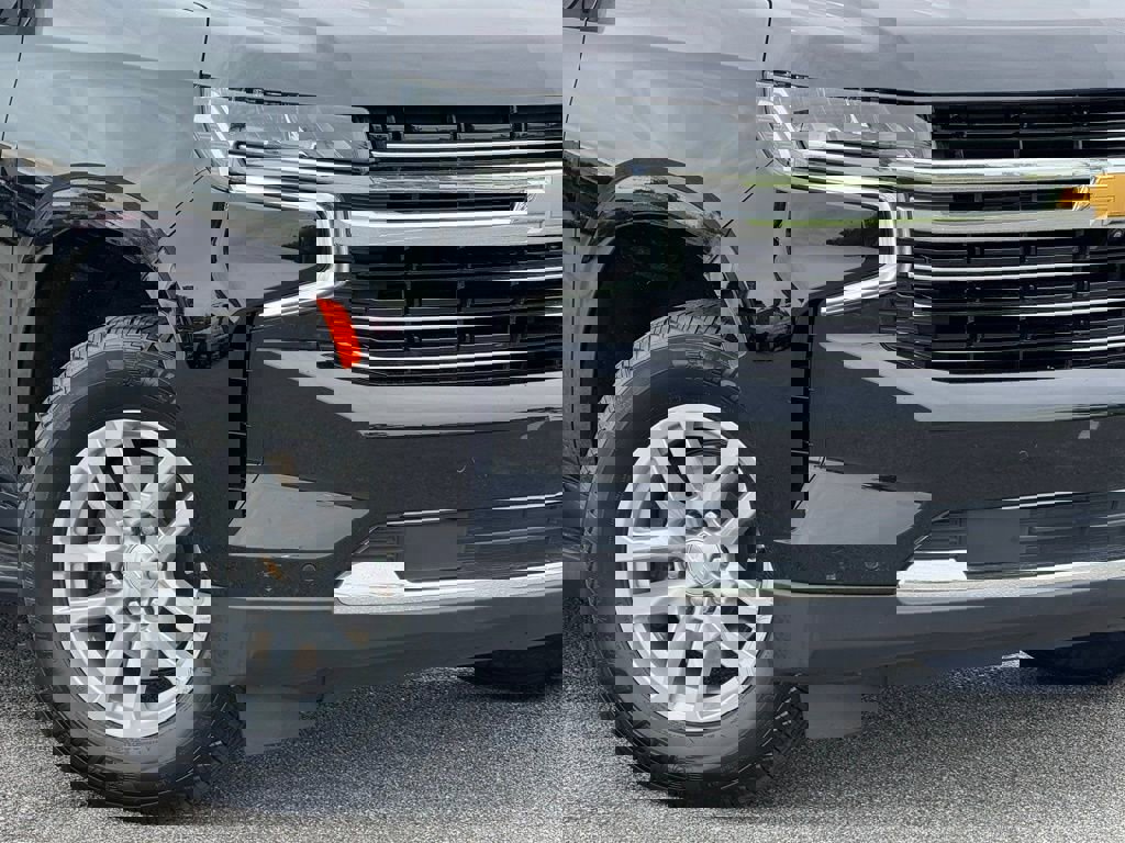 Used 2023 Chevrolet Suburban LT w/ Luxury Package AWD/4WD image 11
