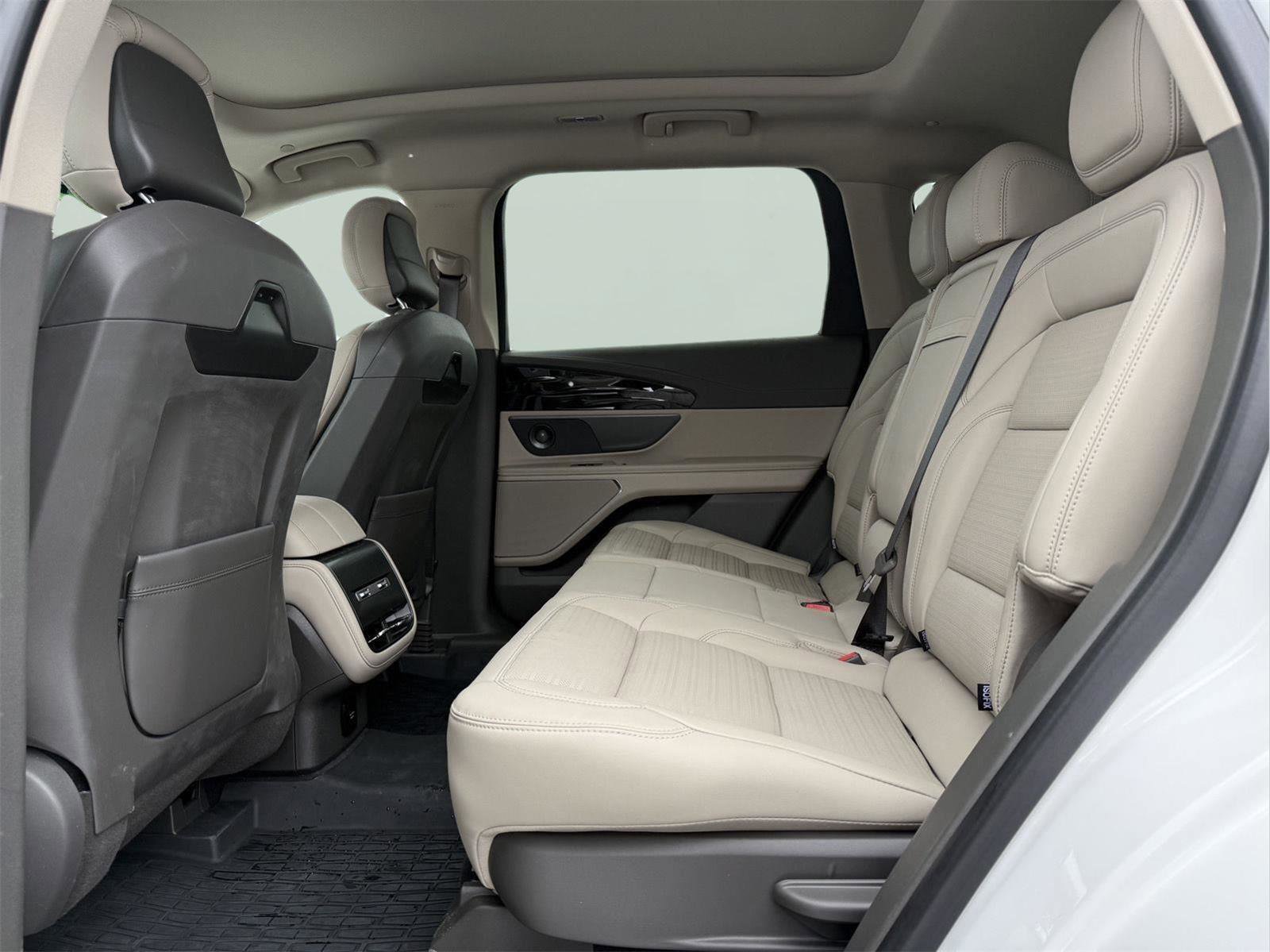 Used 2024 Lincoln Nautilus Reserve w/ Equipment Group 202A image 21